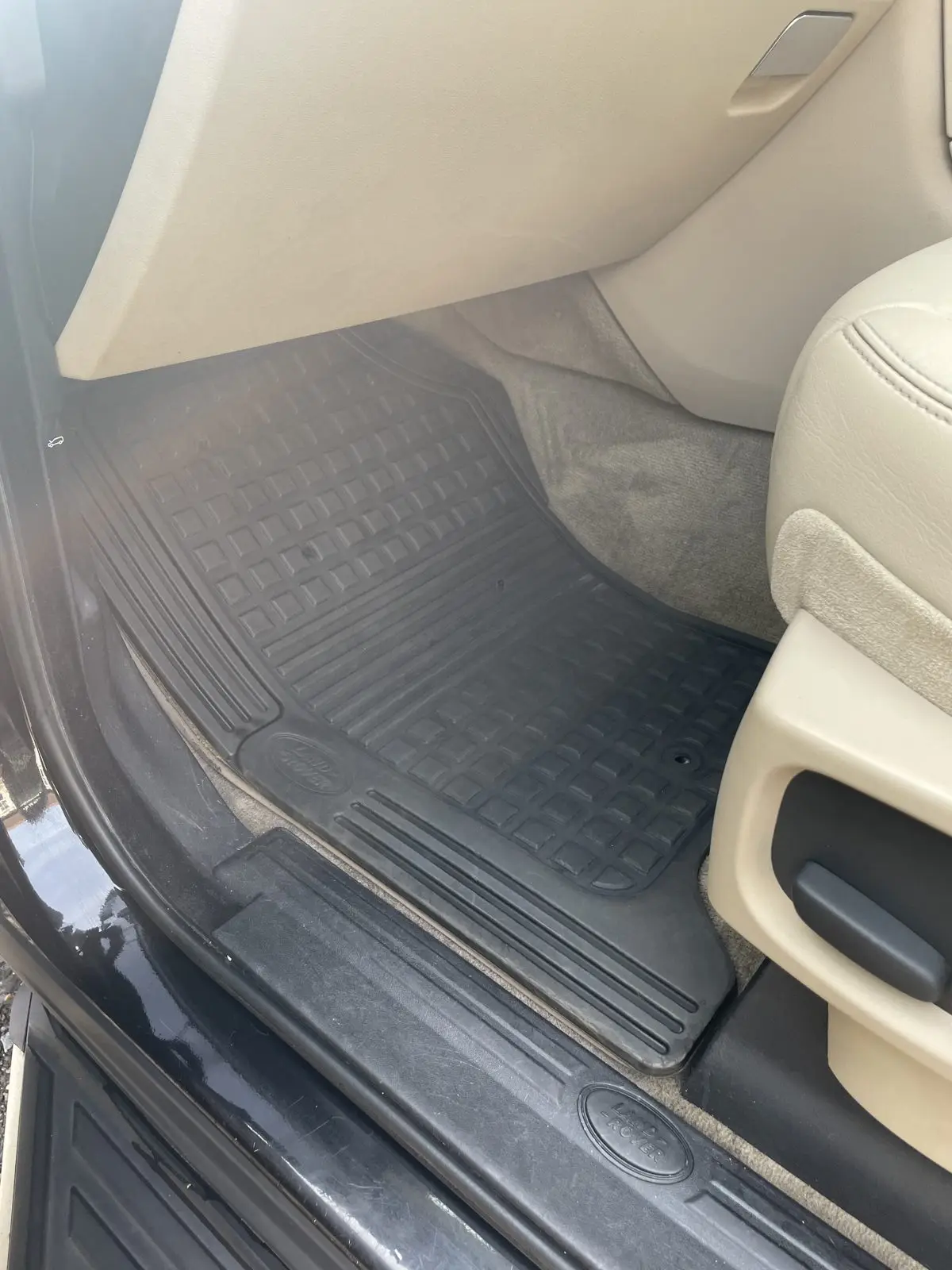 The same Range Rover footwell after steam cleaning and extraction
